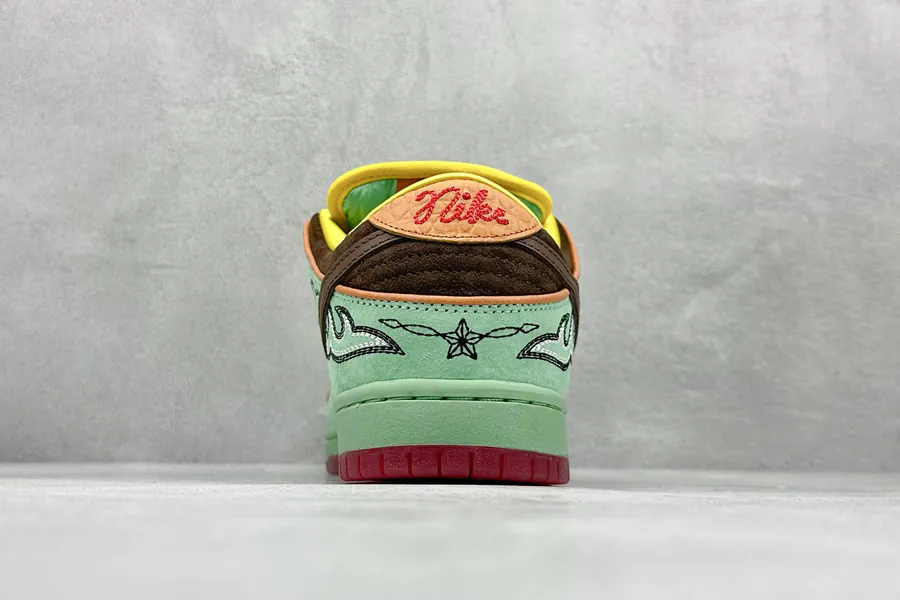 Nike SB Dunk Low Tourmaline Western Style Low Top Skate Shoes