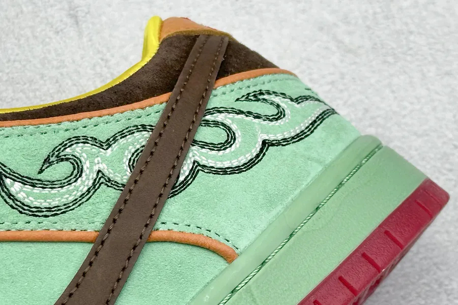 Nike SB Dunk Low Tourmaline Western Style Low Top Skate Shoes