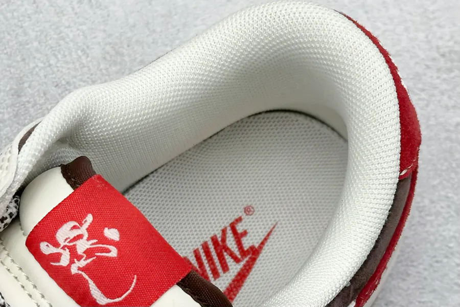 Nike SB Dunk Low Snake Year Limited Edition