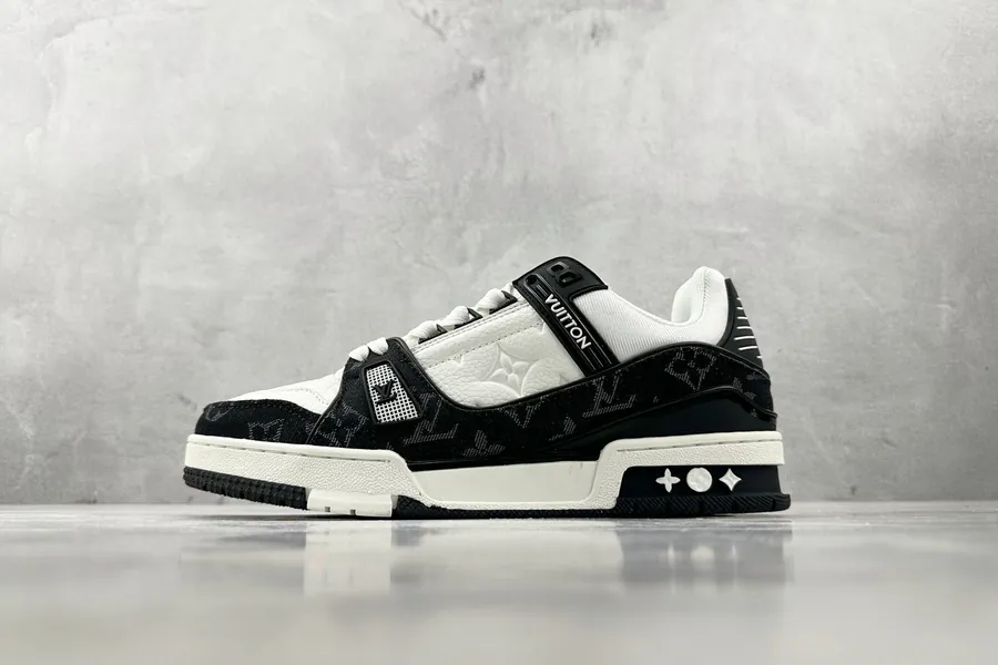 LV Trainer in Black and White