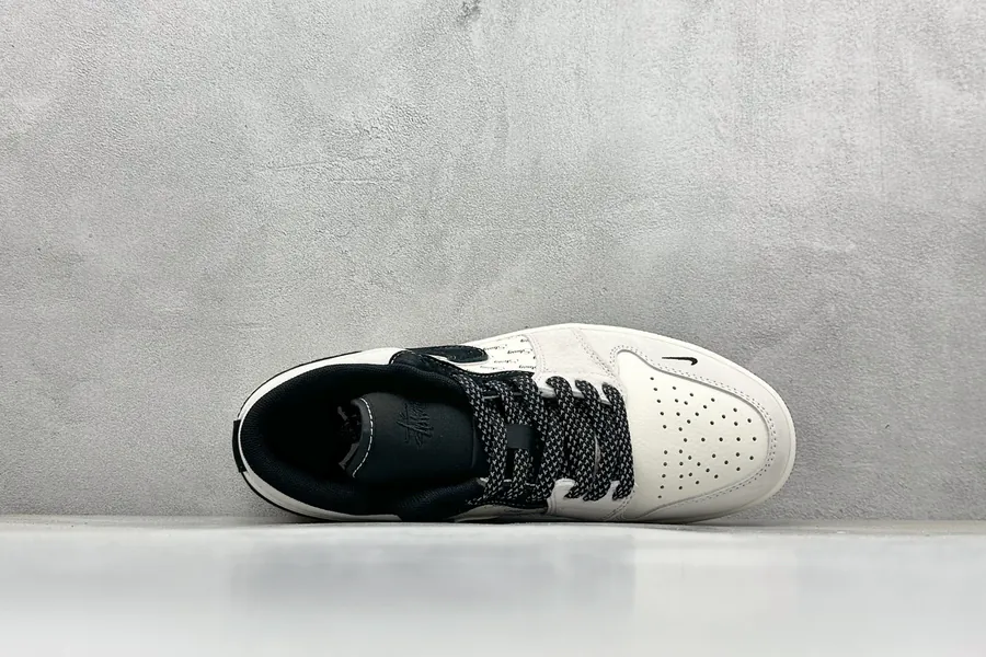 Air Jordan 1 Retro Low x Stussy
