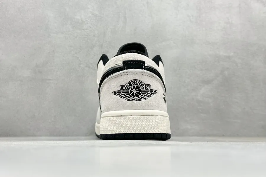 Air Jordan 1 Retro Low x Stussy