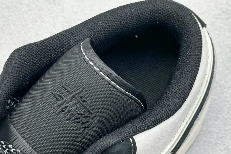 Air Jordan 1 Retro Low x Stussy