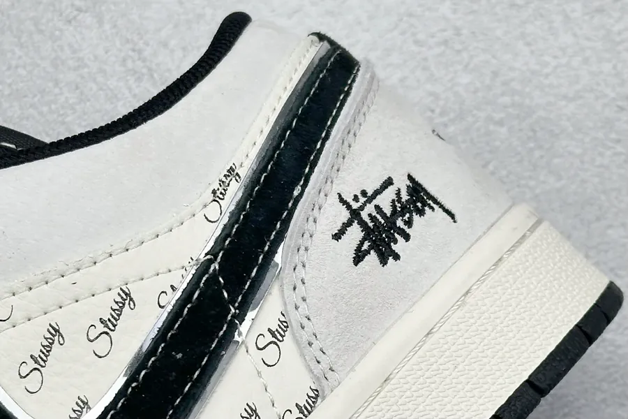 Air Jordan 1 Retro Low x Stussy