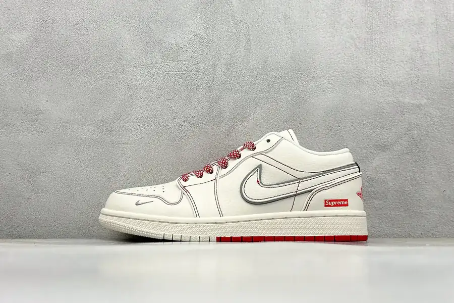 Air Jordan 1 Retro Low x Supreme in Pink