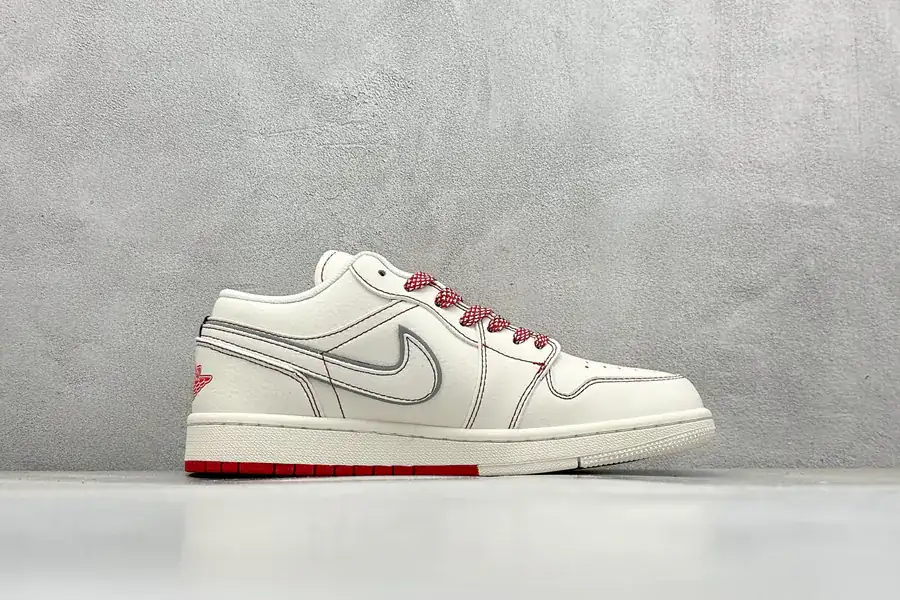 Air Jordan 1 Retro Low x Supreme in Pink