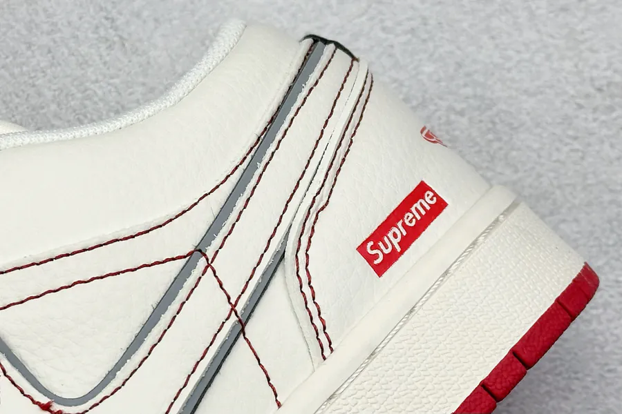 Air Jordan 1 Retro Low x Supreme in Pink
