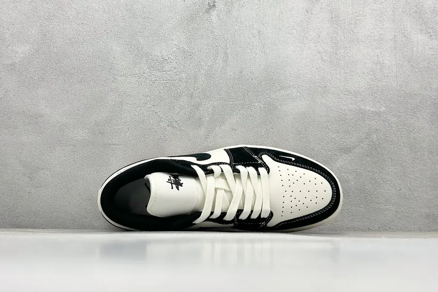 Air 1 Retro Low in Black