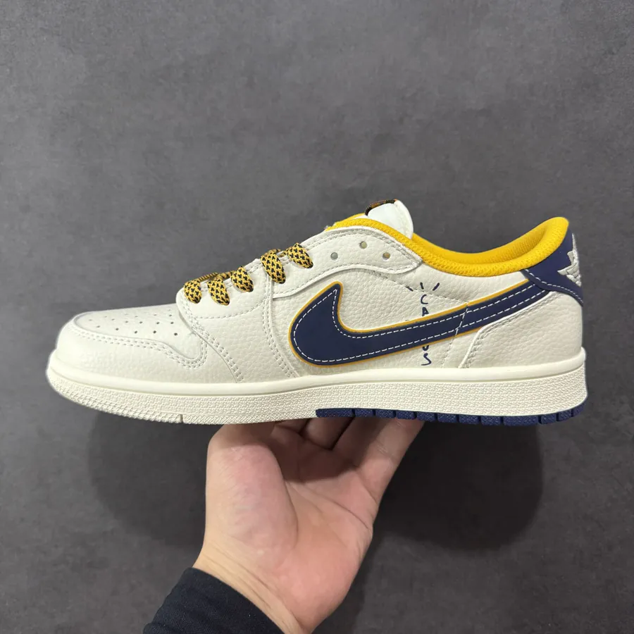 Travis Scott x Nike Air Jordan 1 Low OG Version