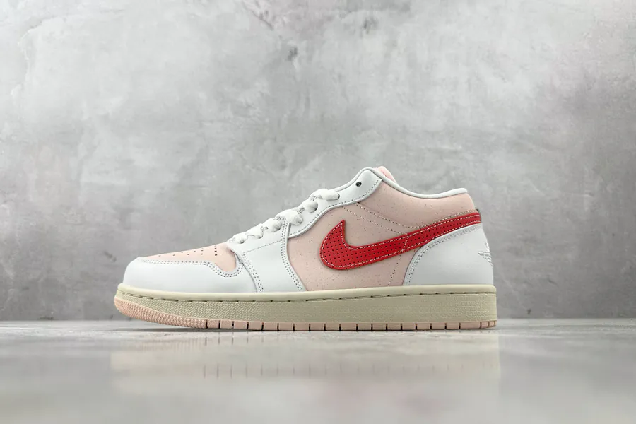 Air Jordan 1 Low Strawberry Milkshake