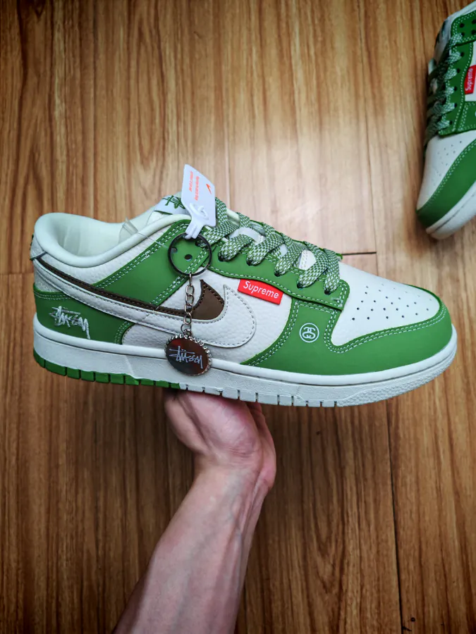 Nike SB Dunk Low Dunk White Brown Double Swoosh Stussy Year Edition Low Top Sneakers