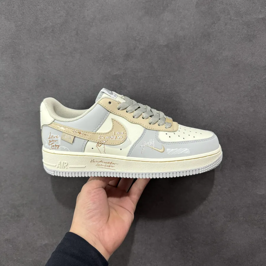 Nike Air Force 1 Low 07 Grained Calfskin, Classic Low Sneaker