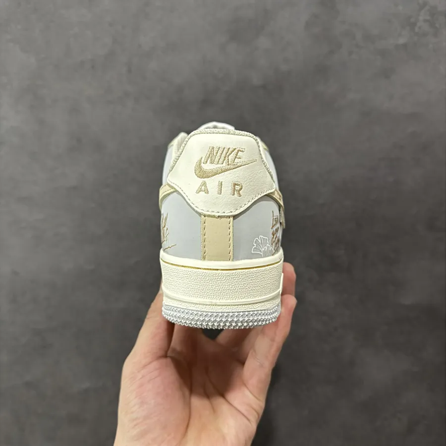 Nike Air Force 1 Low 07 Grained Calfskin, Classic Low Sneaker