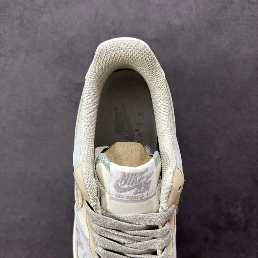 Nike Air Force 1 Low 07 Grained Calfskin, Classic Low Sneaker