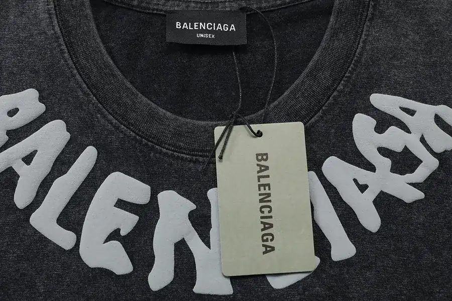 Balenciaga 2025 New Collection Short Sleeve T Shirt with立体植绒 Letter Logo