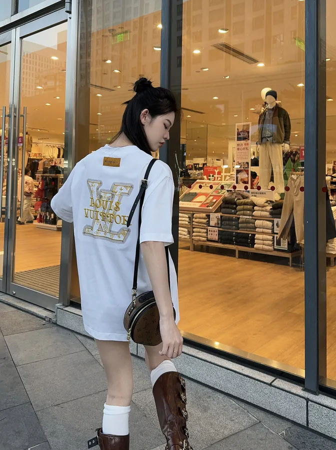 Louis Vuitton Premium Round Neck T Shirt