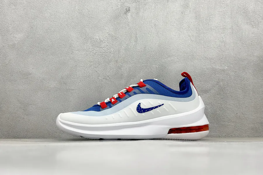 Nike Air Max Axis Lightweight Comfort Sneaker