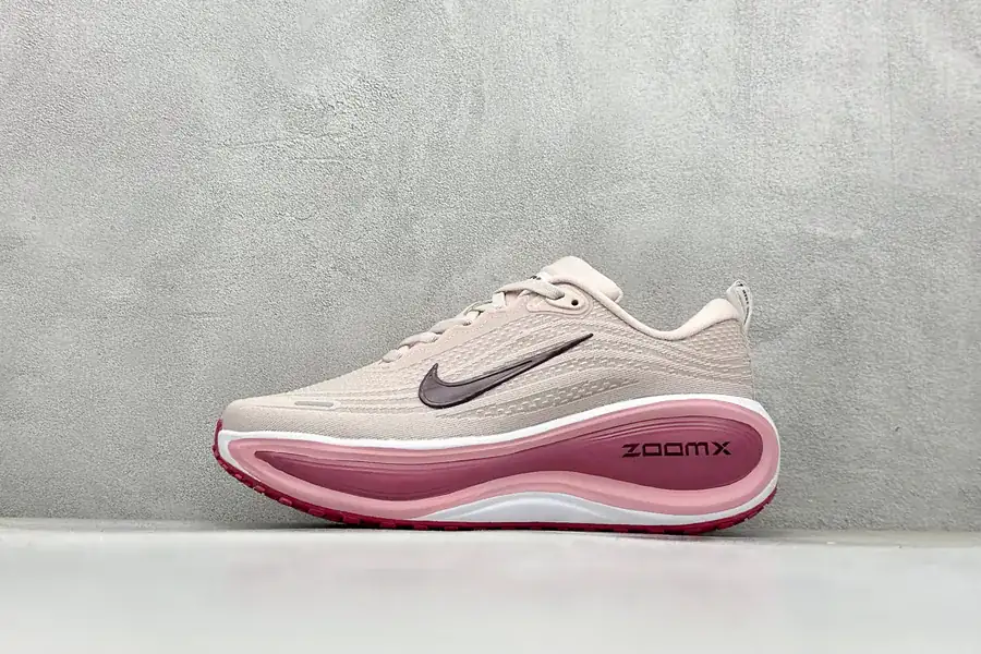 Nike VOMERO PLUS Lightweight Running Shoes