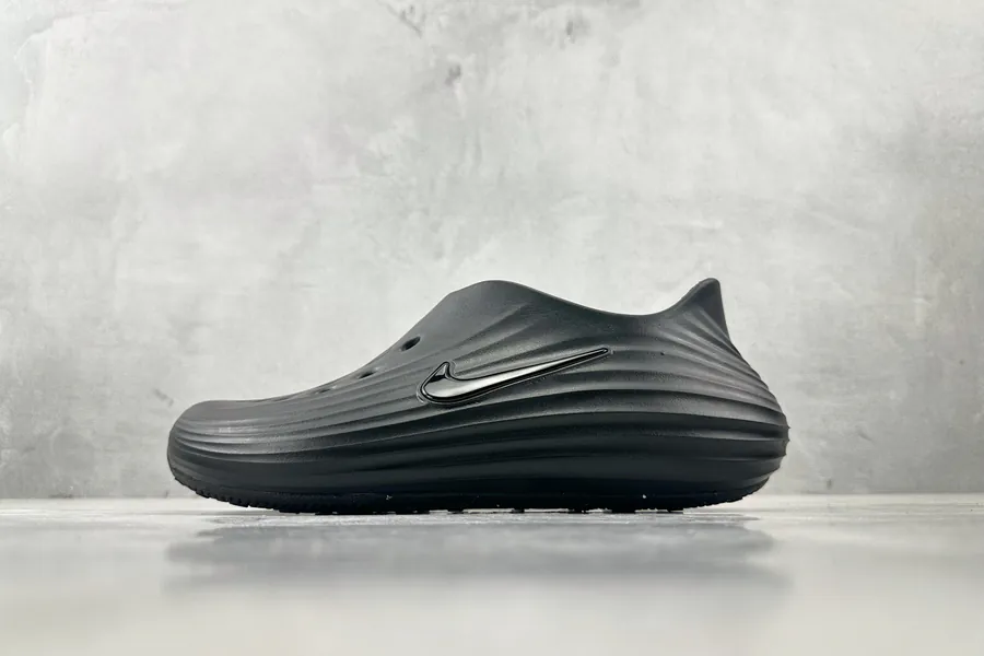 Nike ReactX Rejuven8 in Black