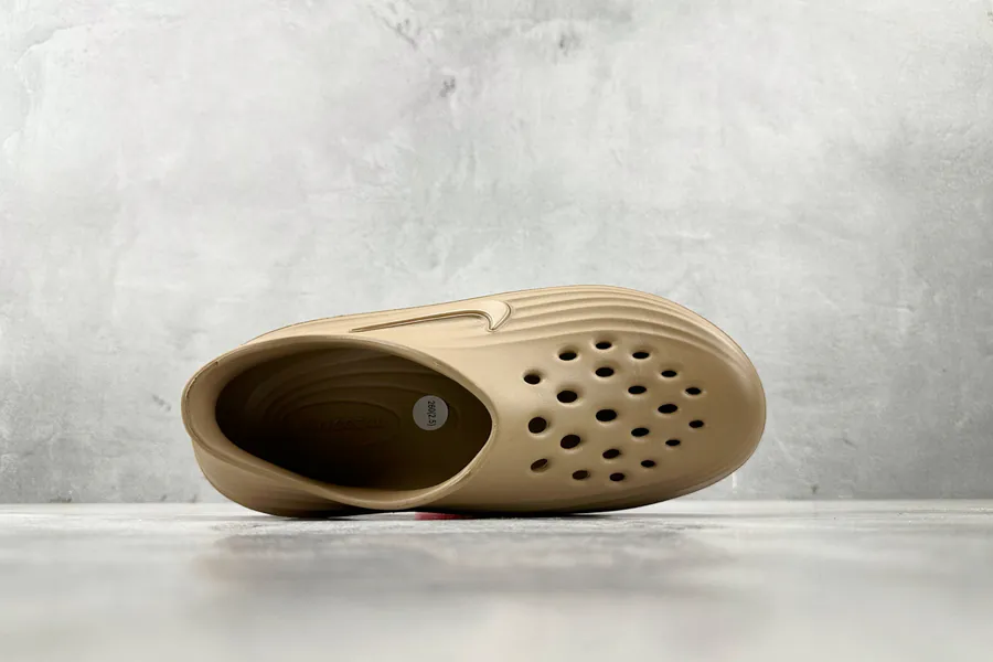 Nike ReactX Rejuven8 in Khaki