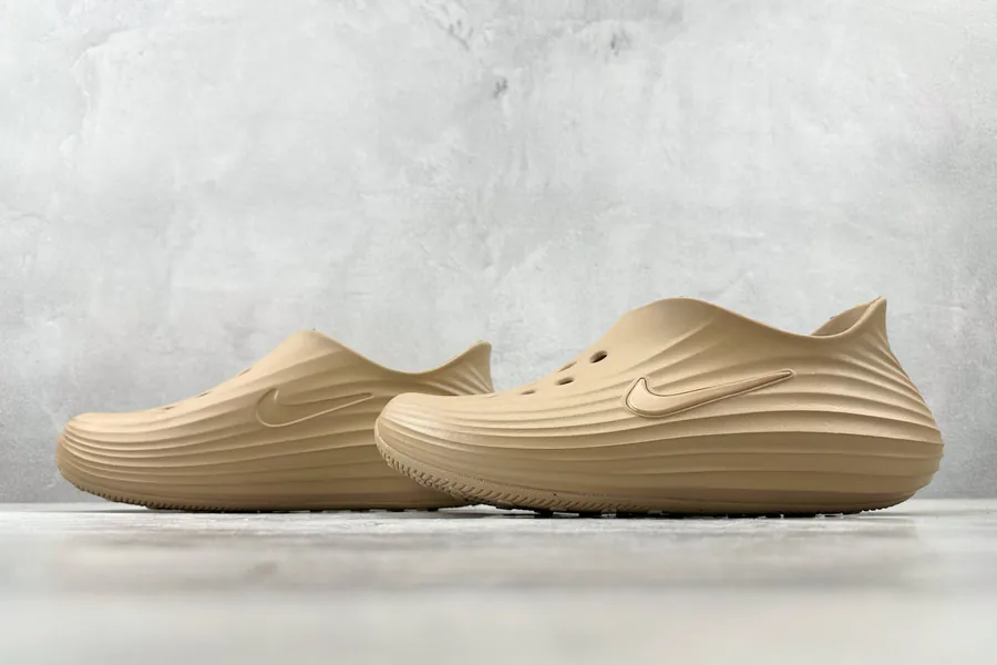 Nike ReactX Rejuven8 in Khaki