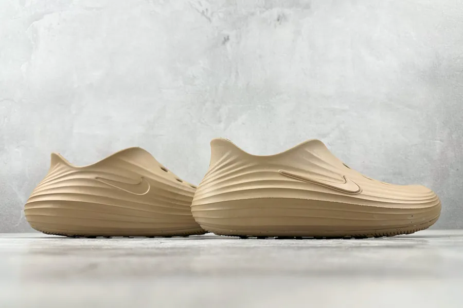 Nike ReactX Rejuven8 in Khaki