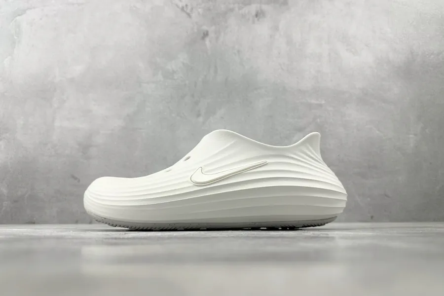 Nike ReactX Rejuven8 in White