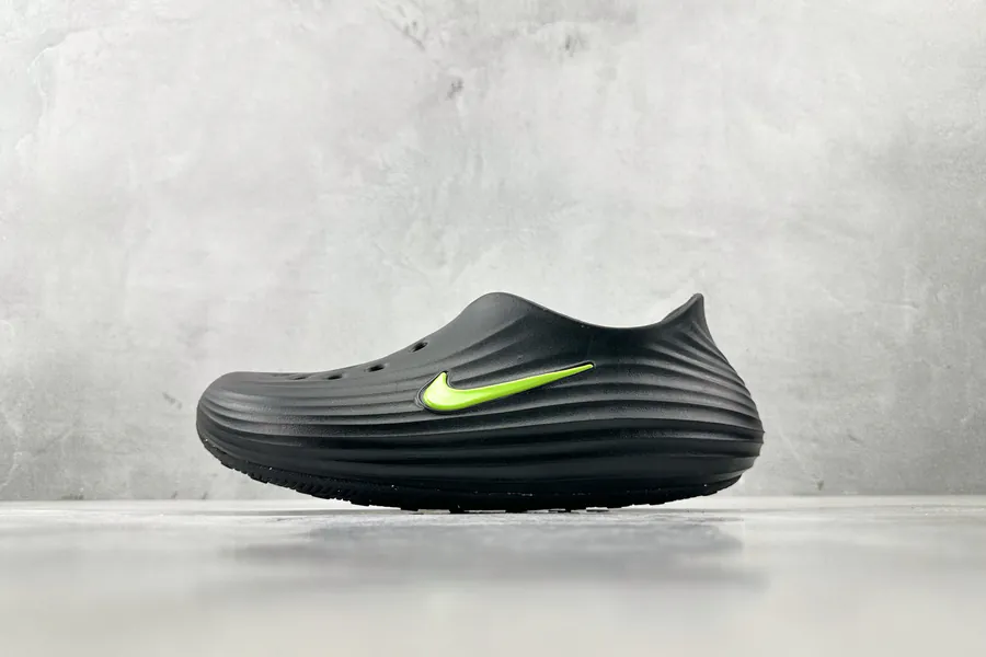 Nike ReactX Rejuven8 in Black and Green
