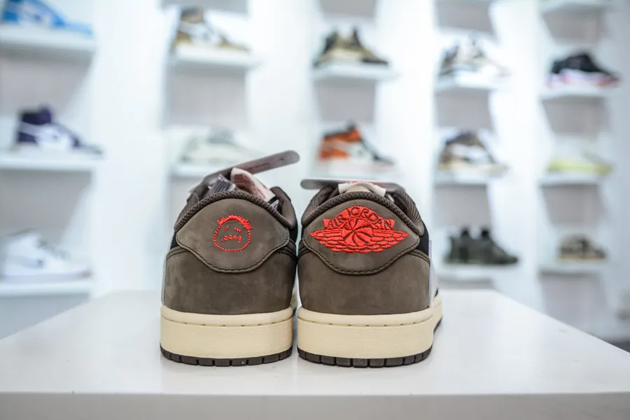 Travis Scott x Air Jordan 1 Reverse Mocha
