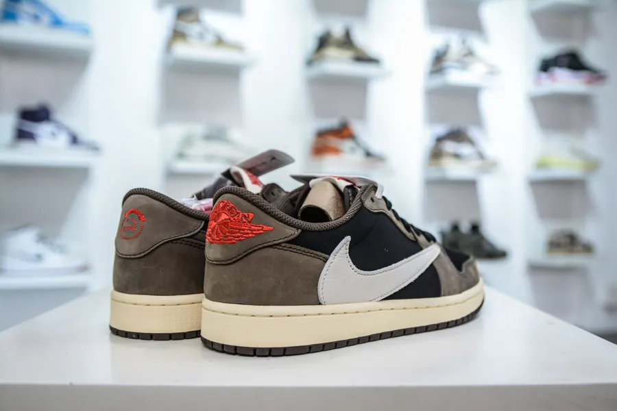 Travis Scott x Air Jordan 1 Reverse Mocha