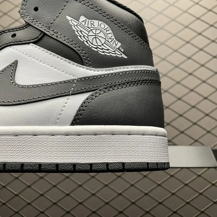 Air Jordan 1 Mid KK Version Company Stock