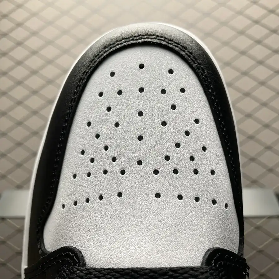 Air Jordan 1 Mid KK Version Company Stock
