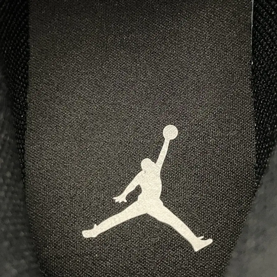 Air Jordan 1 Mid KK Version Company Stock