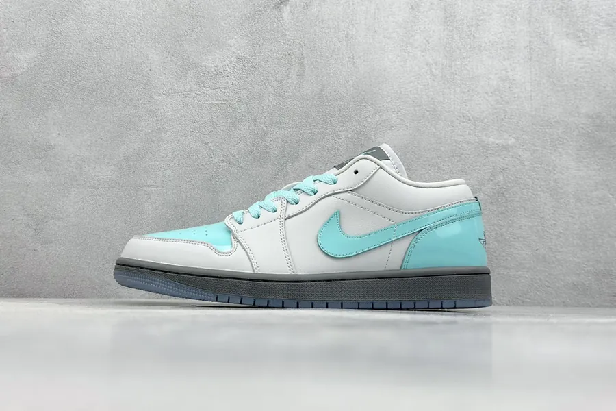 AJ1 Original Low Sneaker in Gray Blue Toe