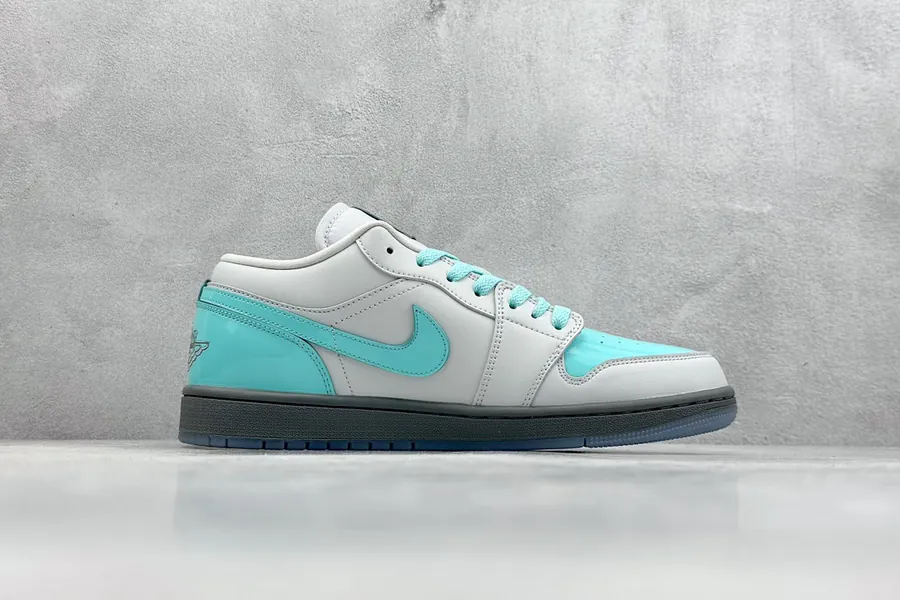 AJ1 Original Low Sneaker in Gray Blue Toe