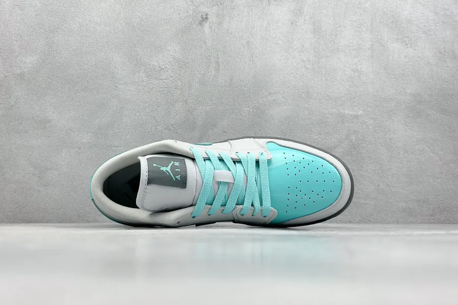 AJ1 Original Low Sneaker in Gray Blue Toe
