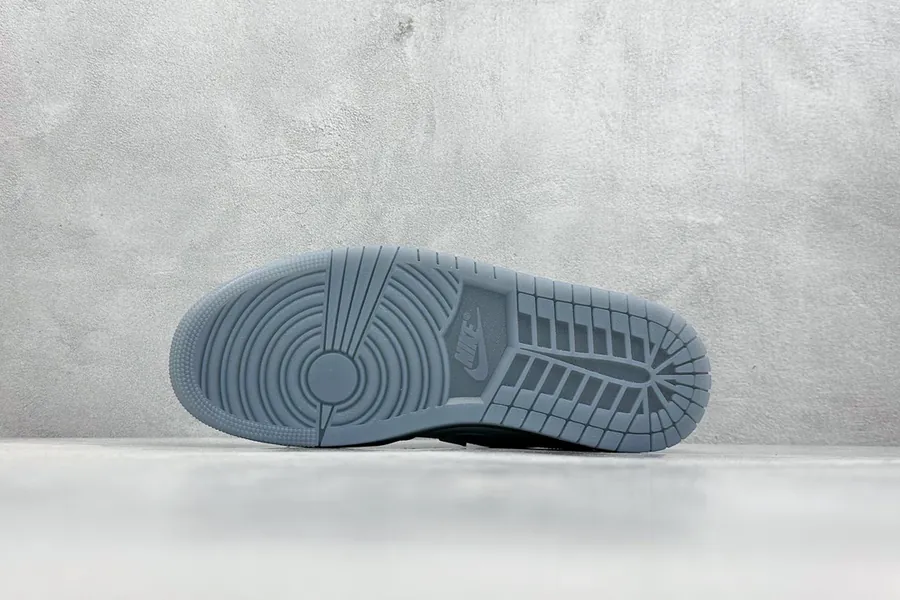 AJ1 Original Low Sneaker in Gray Blue Toe