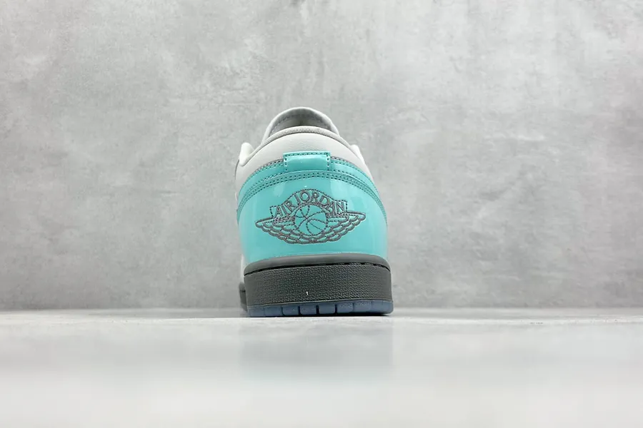 AJ1 Original Low Sneaker in Gray Blue Toe