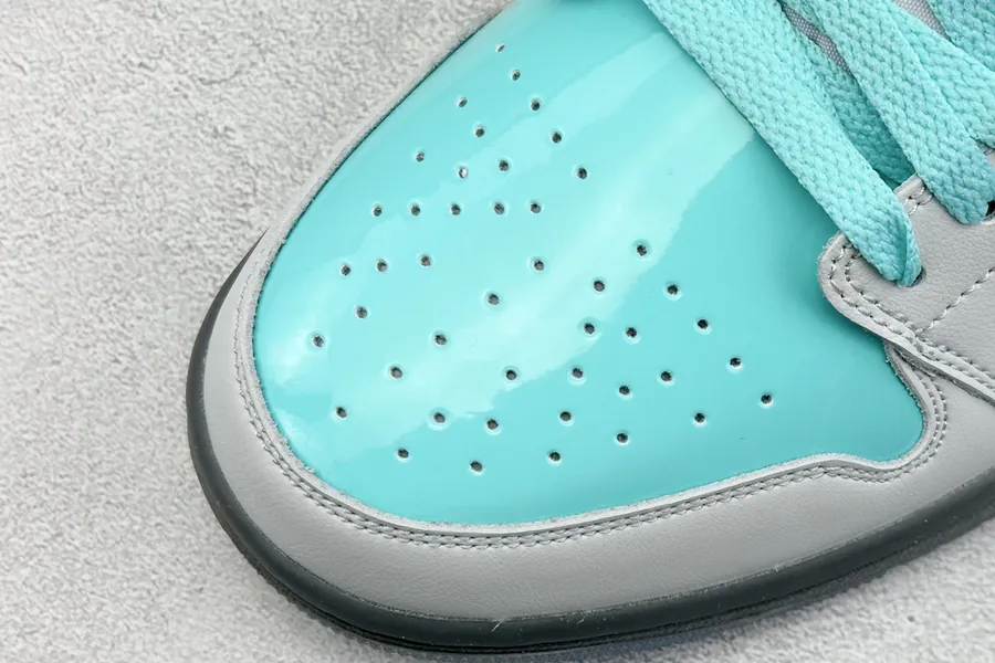 AJ1 Original Low Sneaker in Gray Blue Toe
