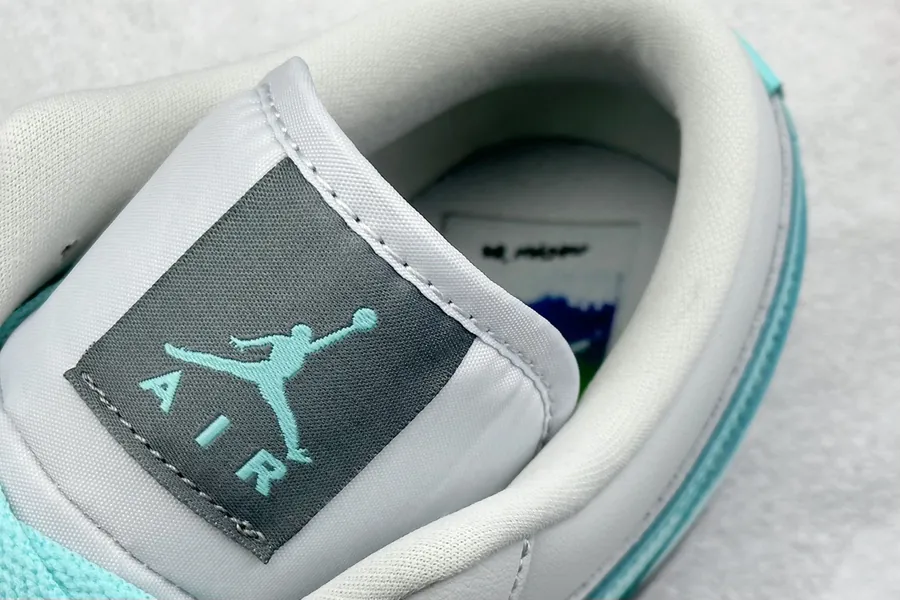 AJ1 Original Low Sneaker in Gray Blue Toe