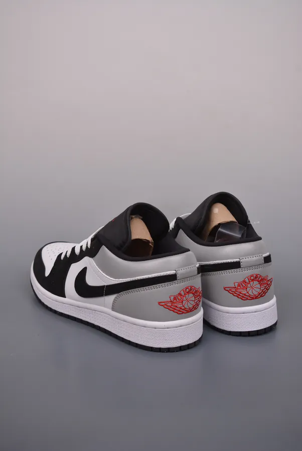 AJ1 Original Low Sneaker Black and Gray Toe