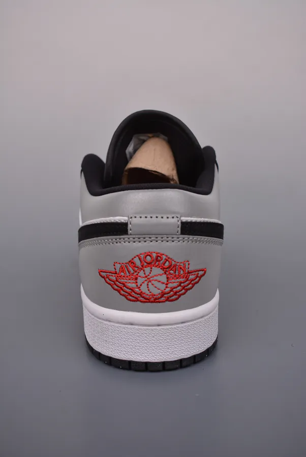 AJ1 Original Low Sneaker Black and Gray Toe