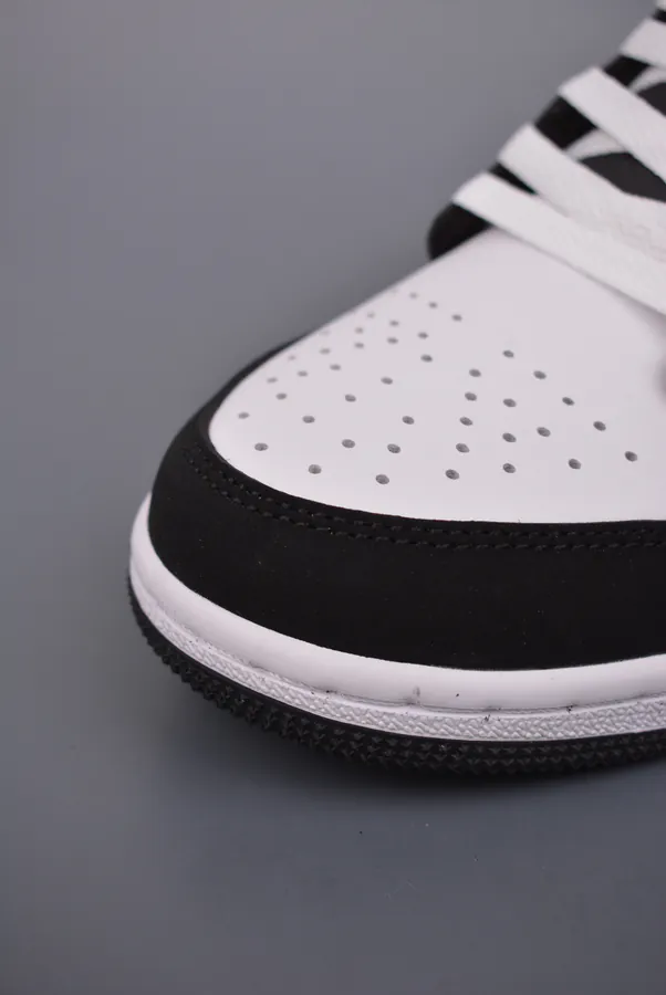 AJ1 Original Low Sneaker Black and Gray Toe