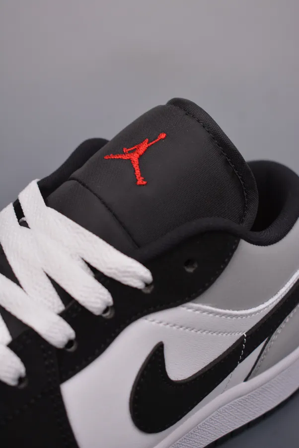 AJ1 Original Low Sneaker Black and Gray Toe