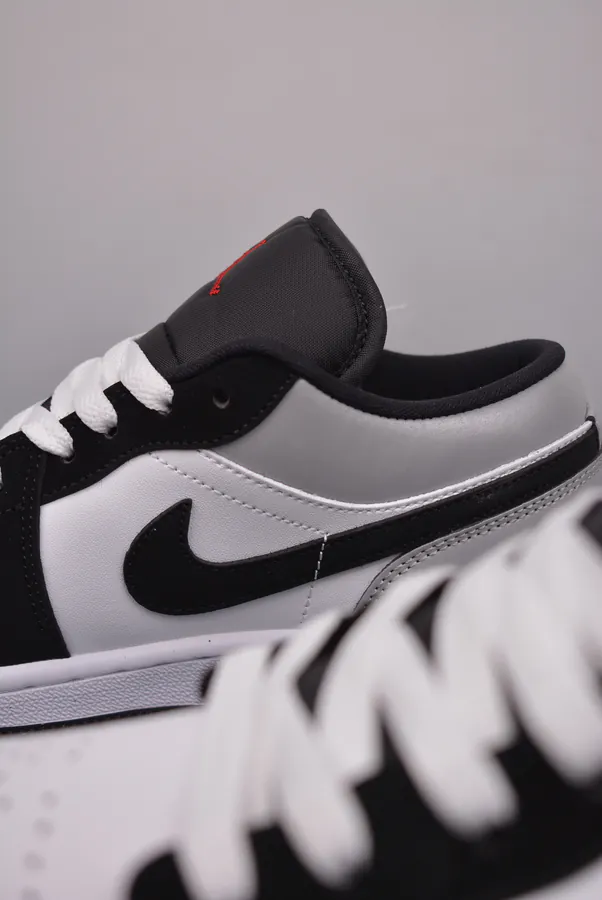 AJ1 Original Low Sneaker Black and Gray Toe