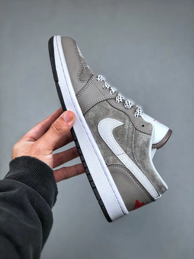 1 LOW 1乔1 Low Sneaker