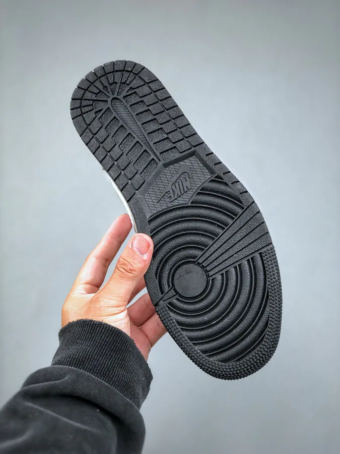 1 LOW 1乔1 Low Sneaker