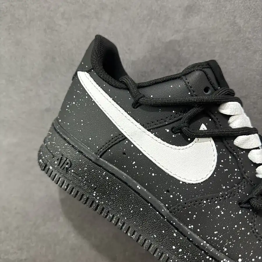 Nike Air Force 107 Low Customized Edition, Air Force One Low Sneaker