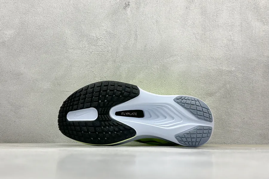 Nike Zoom Fly 6 Lightweight Running Shoes with Flyknit Material