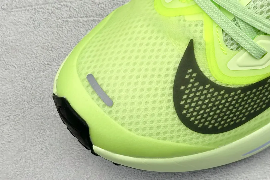 Nike Zoom Fly 6 Lightweight Running Shoes with Flyknit Material